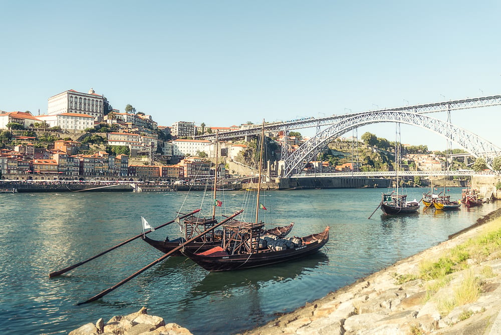 Uitzicht op brug in Porto, Portugal